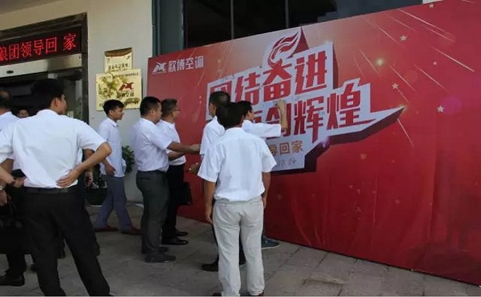 恰戰(zhàn)狼歸來，憶往昔崢嶸歲月稠