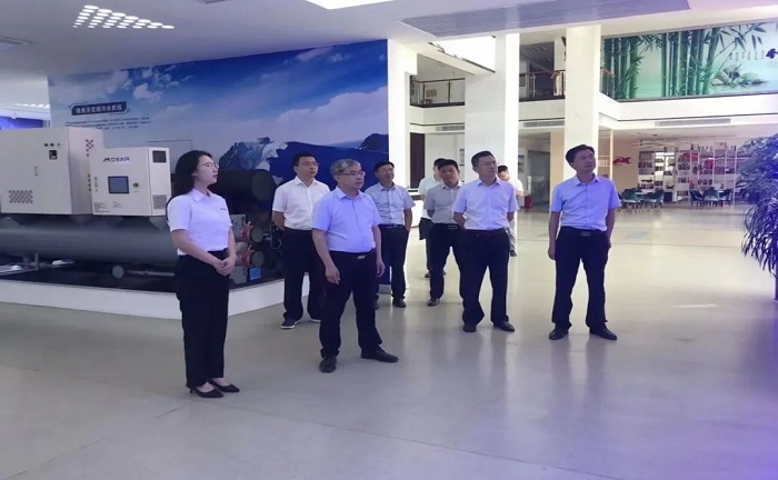 省、市、區(qū)人社領(lǐng)導(dǎo)一行蒞臨歐博空調(diào)參觀指導(dǎo)工作!
